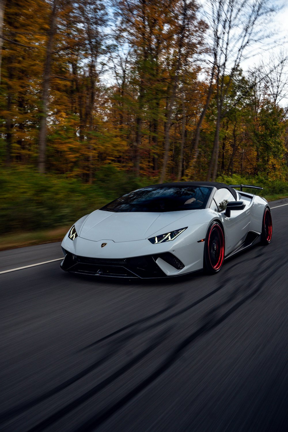Lamborghini Huracán, Project Wildfire, white widebody with red wheels on an autumn road